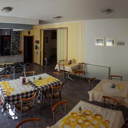 Rooms With Shared Kitchen Zver, Great For Hikers Hudajuzna Exteriér fotografie