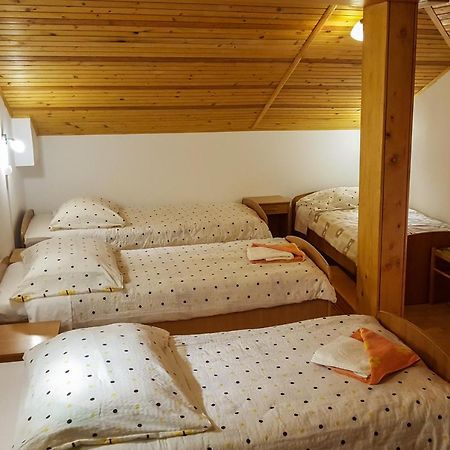 Rooms With Shared Kitchen Zver, Great For Hikers Hudajuzna Exteriér fotografie