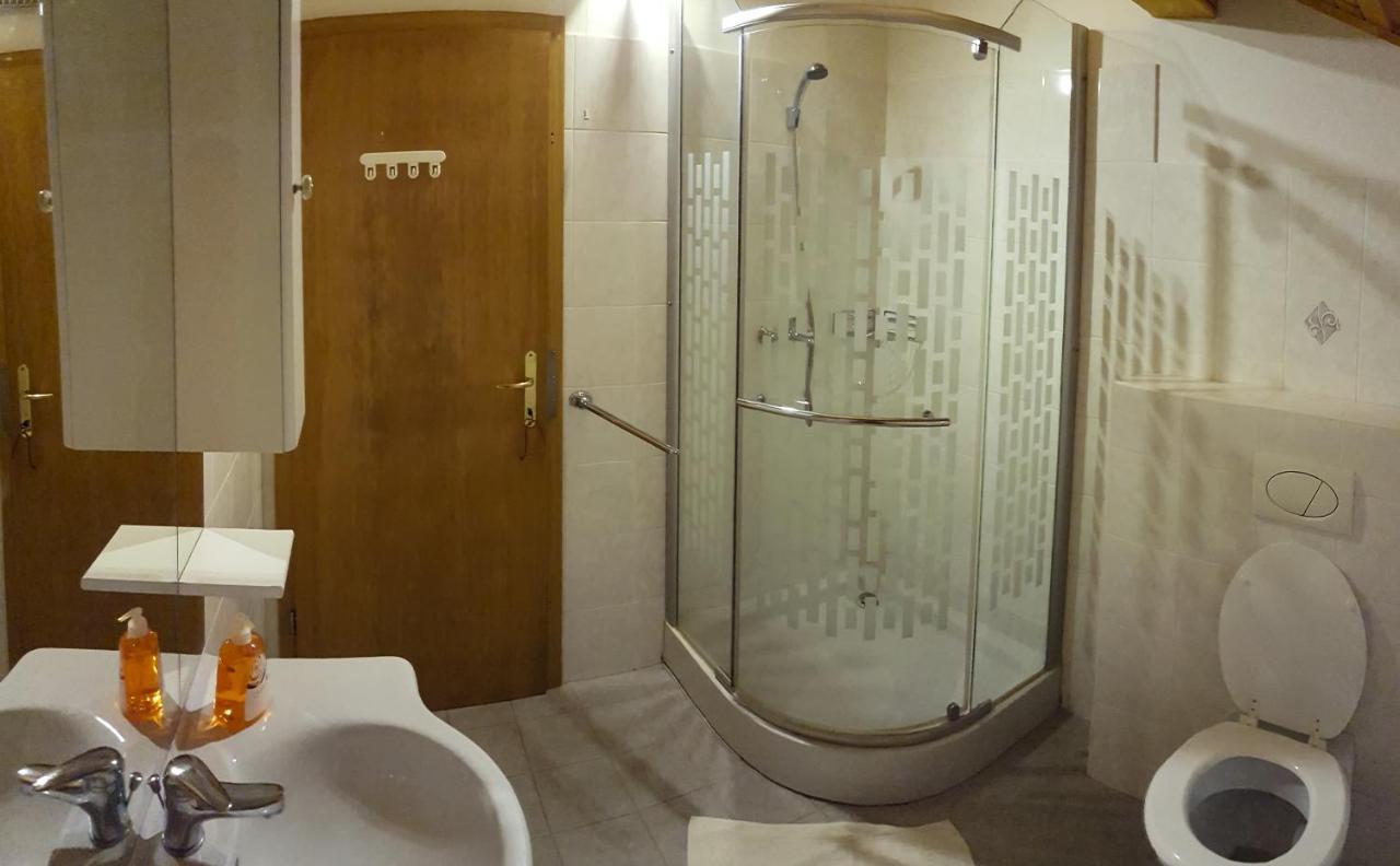 Rooms With Shared Kitchen Zver, Great For Hikers Hudajuzna Exteriér fotografie