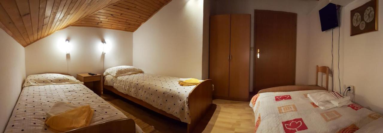 Rooms With Shared Kitchen Zver, Great For Hikers Hudajuzna Exteriér fotografie