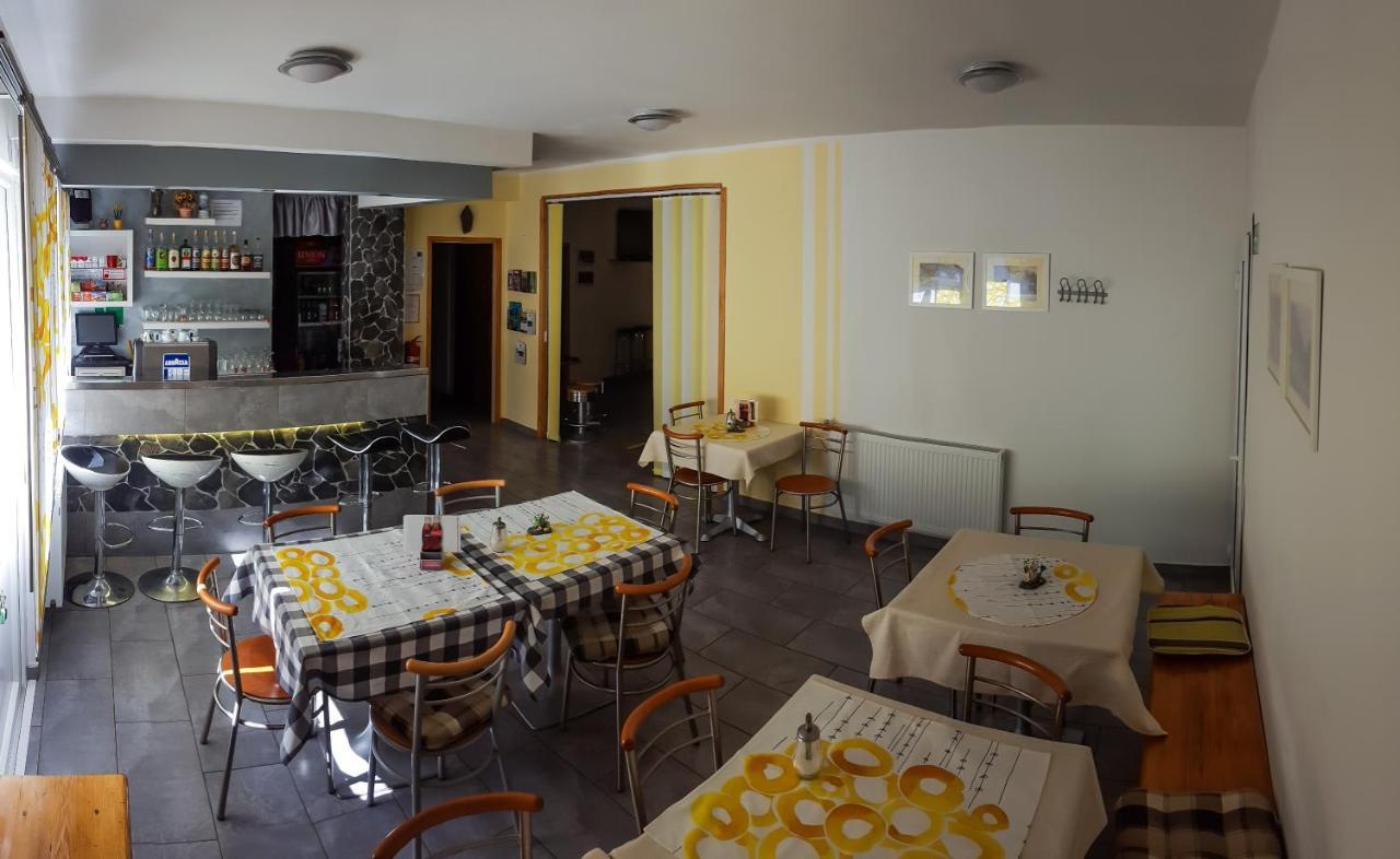 Rooms With Shared Kitchen Zver, Great For Hikers Hudajuzna Exteriér fotografie