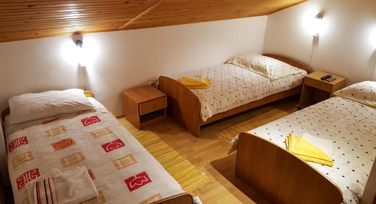 Rooms With Shared Kitchen Zver, Great For Hikers Hudajuzna Exteriér fotografie