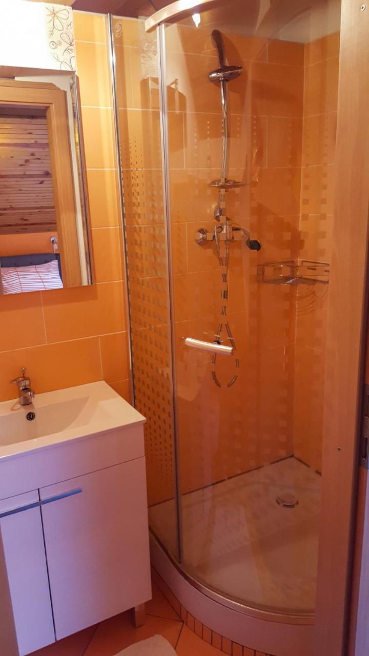 Rooms With Shared Kitchen Zver, Great For Hikers Hudajuzna Exteriér fotografie